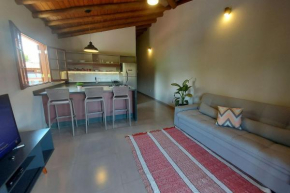 Sapeca - Novo Flat c/ piscina, 50mts da praia, churrasqueira privativa, ar con, wi-fi, netflix. 4pessoas, garagem